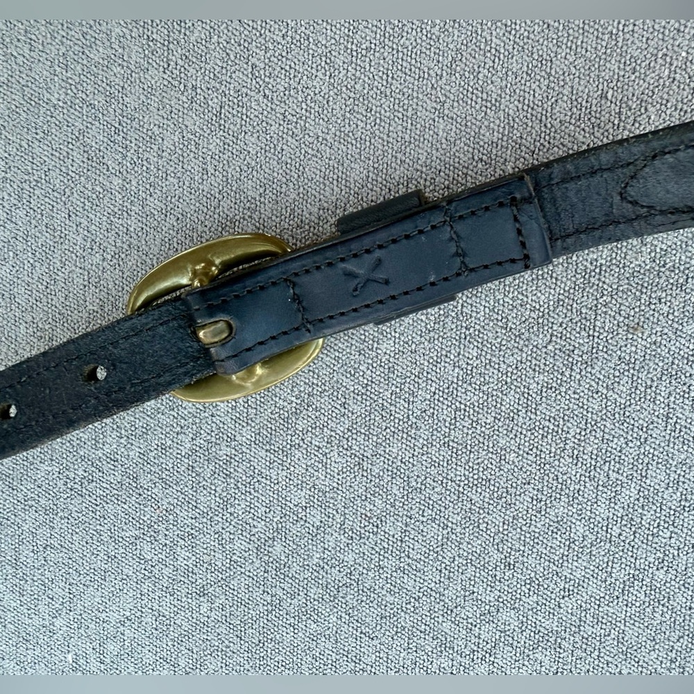 Ralph Lauren woman’s / girl’s 28 inch belt, Made in Italy Navy w/ brass buckle - Picture 3 of 5